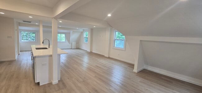 Building Photo - 90 Nassau Rd