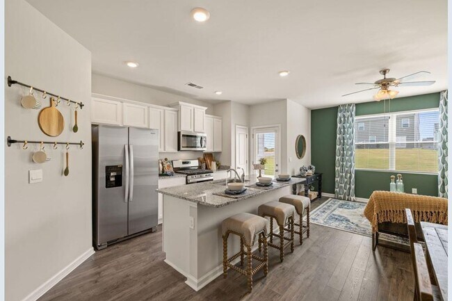 Building Photo - AIKEN TOWNHOME