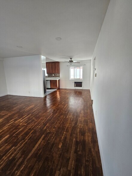 Building Photo - 1537 N Laurel Ave