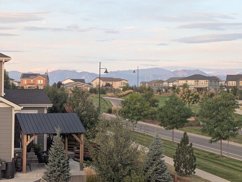 Building Photo - 590 Pikes View Dr