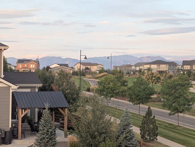 Building Photo - 590 Pikes View Dr