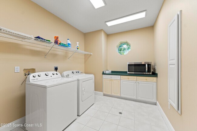 Building Photo - 500 Hidden Hollow Dr