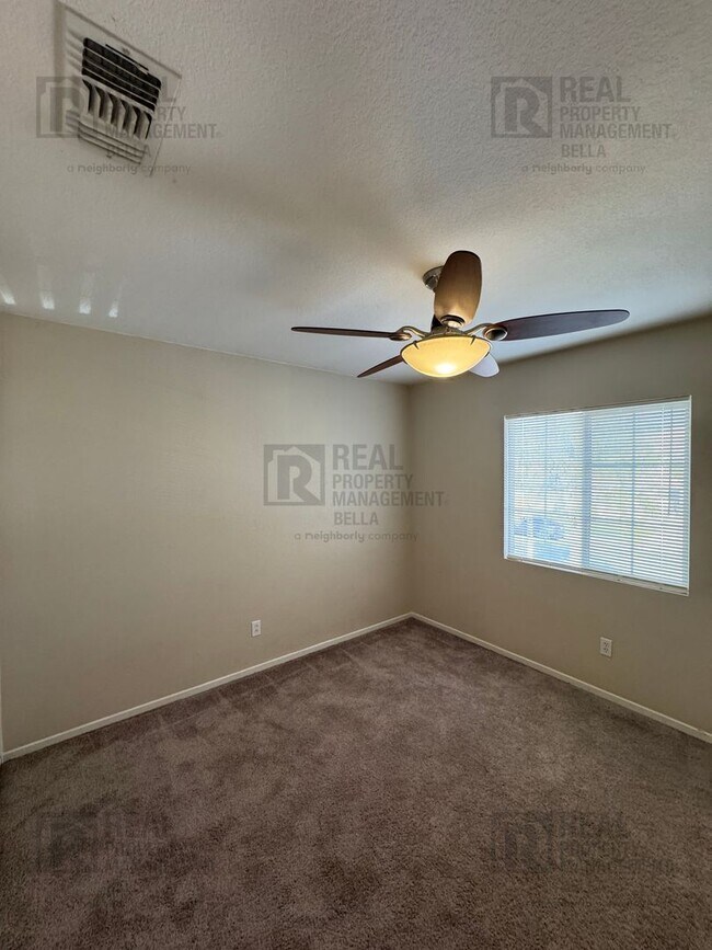 Building Photo - Spacious & Stylish 5-Bed, 3-Bath Home in Prime Murrieta Location