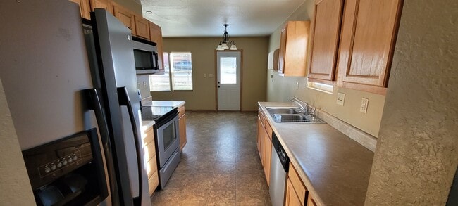 Building Photo - 825 N 7th St