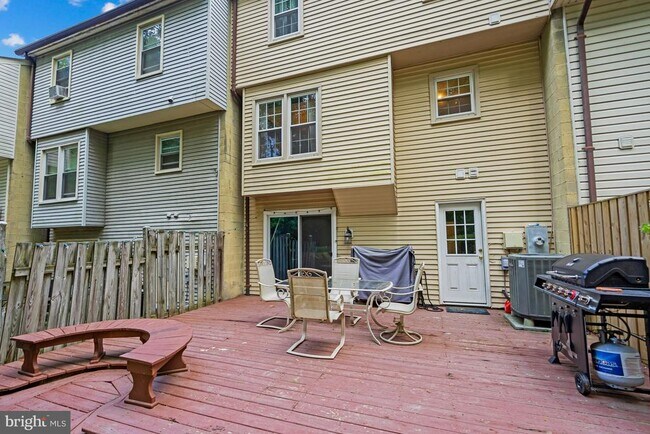 Building Photo - 7930 Bubbling Brook Cir