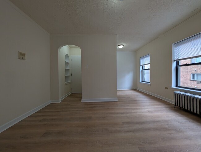 Building Photo - 5417 N Kenmore Ave