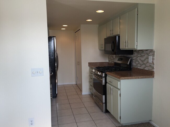 Building Photo - 9380 Twin Trails Dr