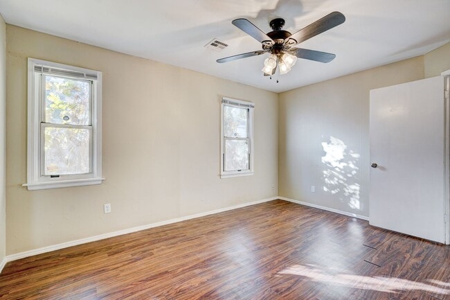 Building Photo - Stylish Home with Covered Deck & Easy I-44...