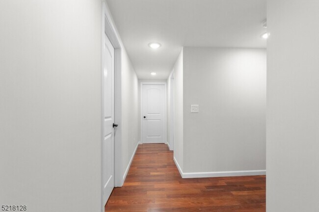 Building Photo - 173 Oakwood Pl