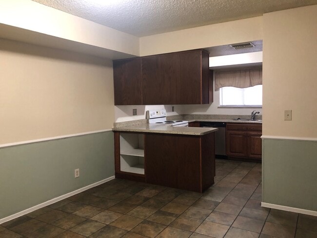 Building Photo - 823 Spyglass Ln