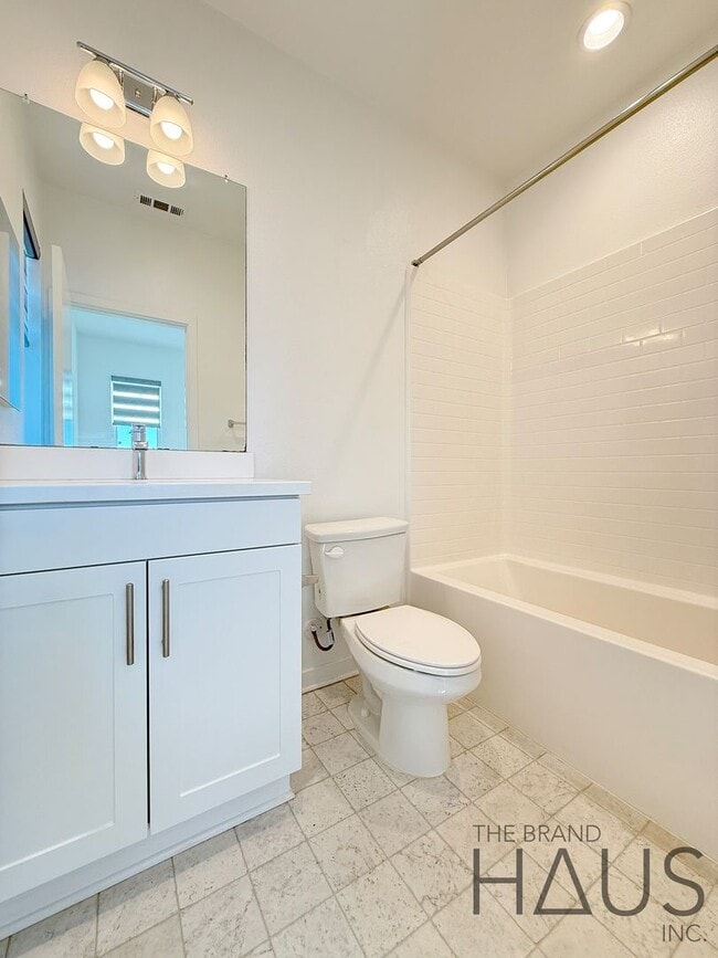 Building Photo - Modern Farmhouse-Style 2Bed 2.5Bath Twenty8 Walk Gated Community