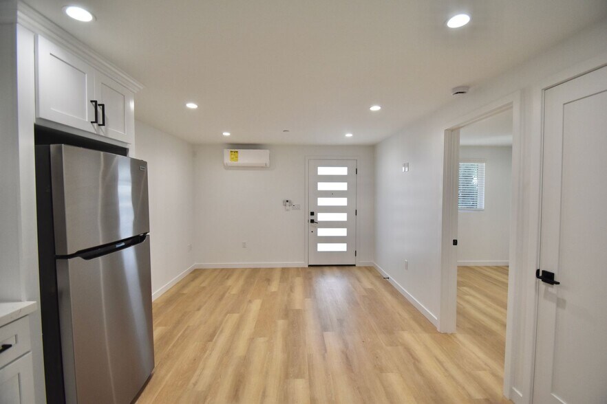 Building Photo - 14830 Dickens St