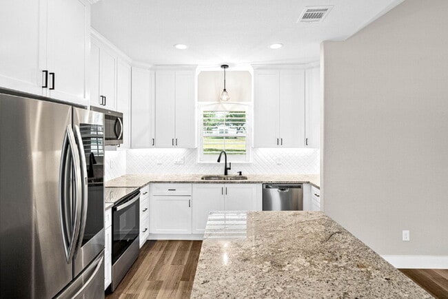 Building Photo - Where Southern Charm Meets Everyday Comfort