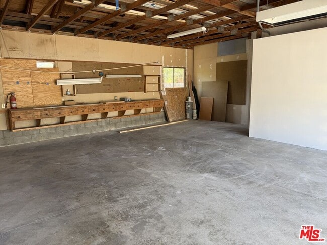 Building Photo - 8729 N Ventura Ave