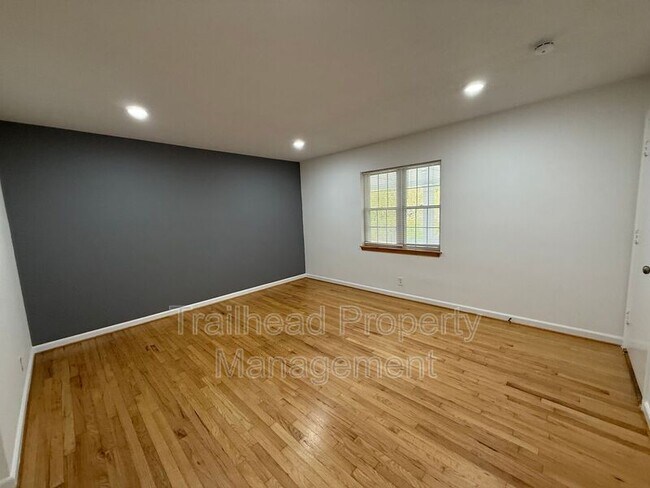 Primary Photo - 6417 Brookside Rd