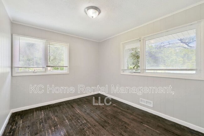 Building Photo - 5336 Appleton Ave
