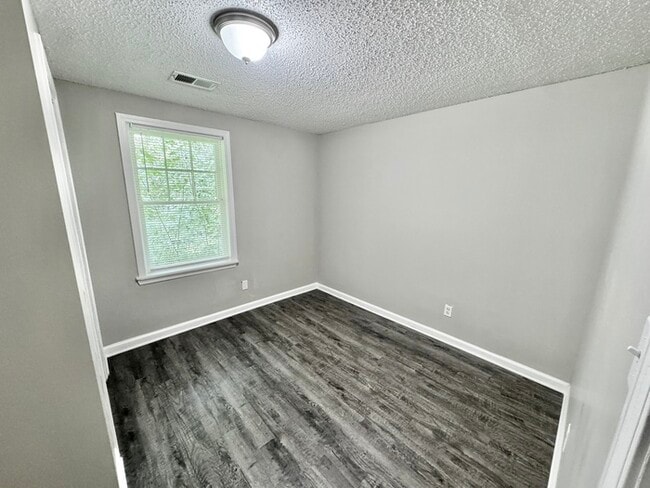 Building Photo - 791 Eyers Rd