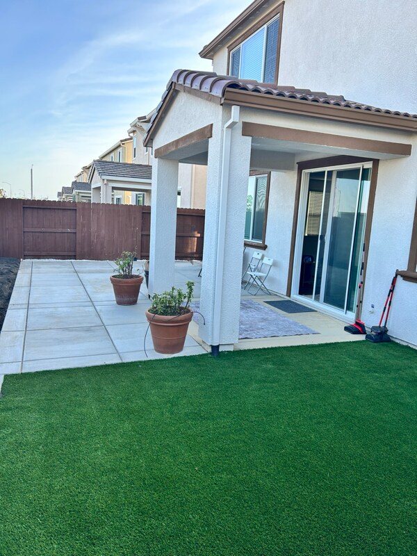 Building Photo - 1000 Caraballo Dr