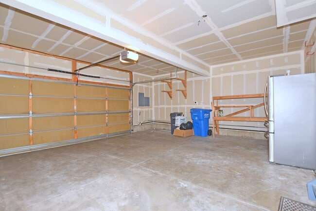 Building Photo - 2203 Copper Creek Dr
