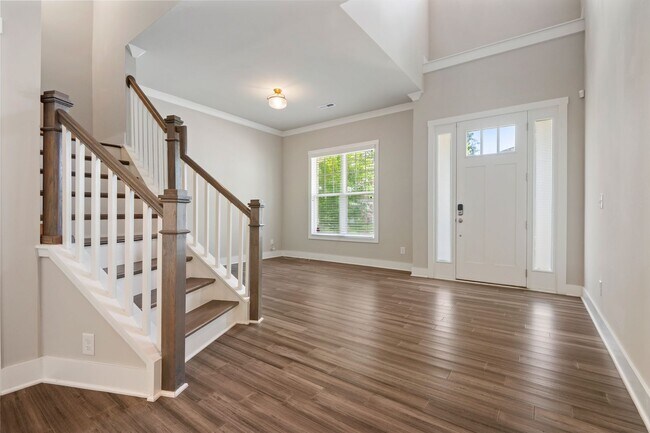 Building Photo - 500 Kings Lake Wy