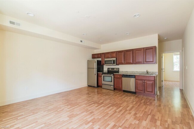 Building Photo - 2 br, 1 bath Triplex - 1501 MASTER ST Unit...