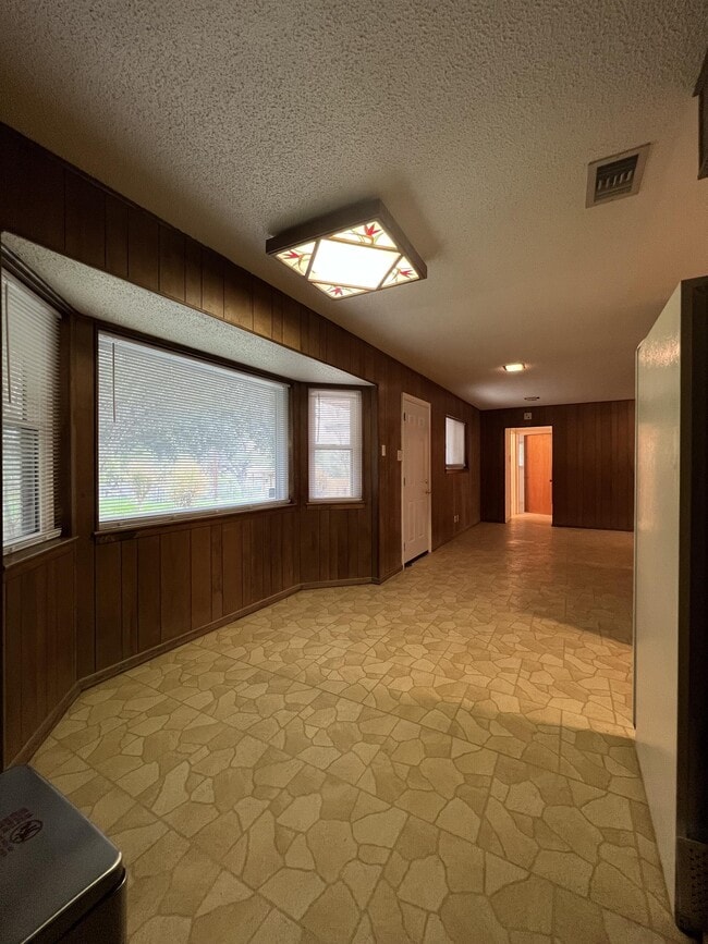 Building Photo - 1735 Donaldson Ave