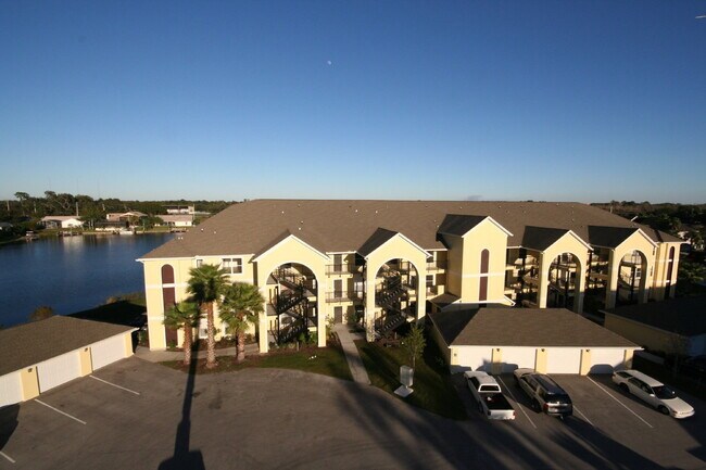 Building Photo - "Charming 2-Bed, 2-Bath Retreat in Kissimm...