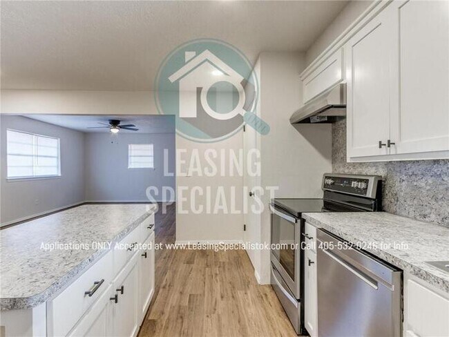 Building Photo - Beautifully Remodeled 3 Bed 2 Bath Moore H...