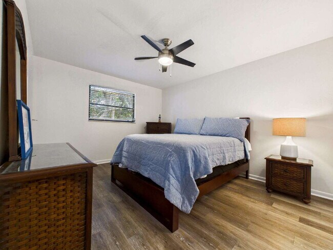 Building Photo - Furnished 2BR/2BA Pine Haven Condo with Preserve View –