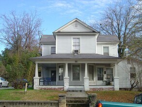 Building Photo - 1 Bedroom Convenient to UNC-G