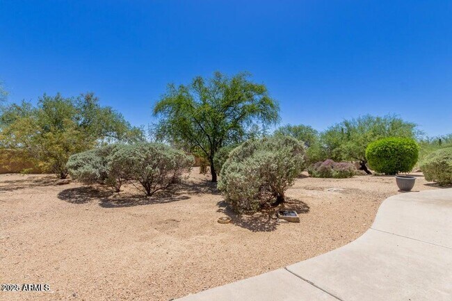 Building Photo - 8115 E Sand Flower Dr