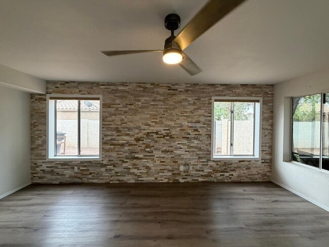 Building Photo - 902 S Surfside Dr