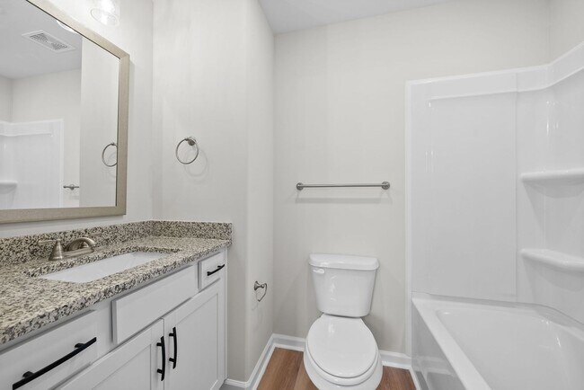 Building Photo - Close to downtown Clarksville! 2 Bed/2.5 Bath townhouse!