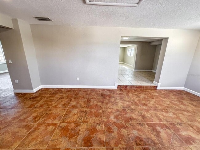 Building Photo - 818 Bayview Dr