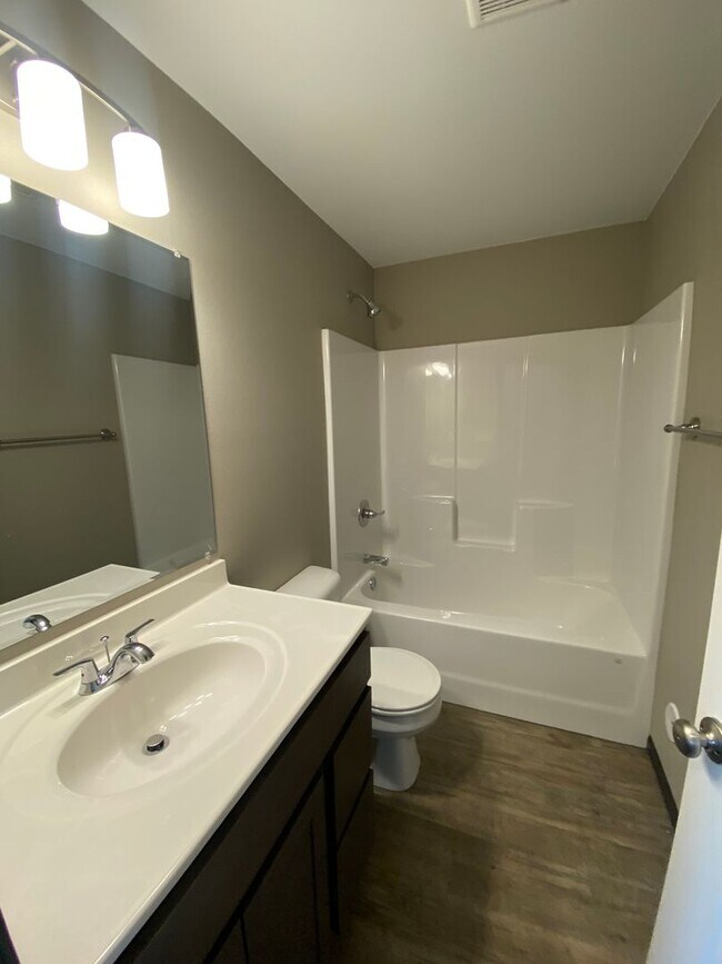 Building Photo - 4 BED | 3 BATH | DOUBLE GARAGE | RAPID VALLEY