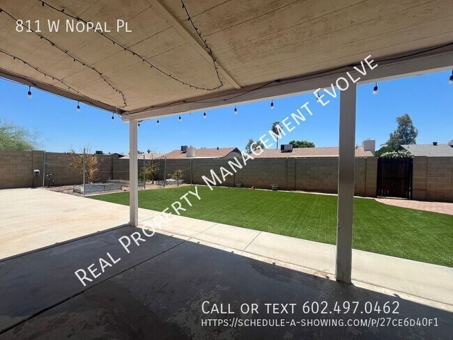 Building Photo - 811 W Nopal Pl