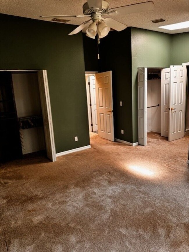 Building Photo - Luxury 3 bedroom 2 bathroom townhome avail...