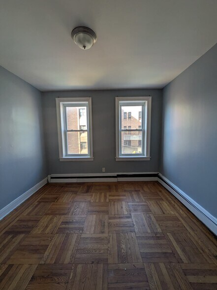 Building Photo - 149 Zabriskie St