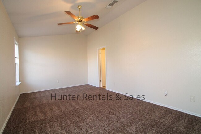 Building Photo - Comfortable 3-Bedroom Home in the Stratfor...