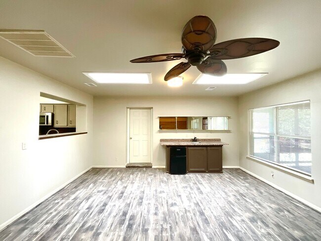 Building Photo - 5303 Shady Oak Cir