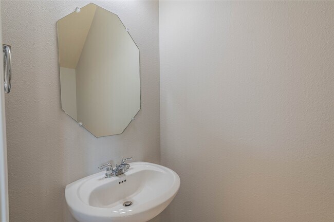 Building Photo - 24726 Colonial Elm Dr