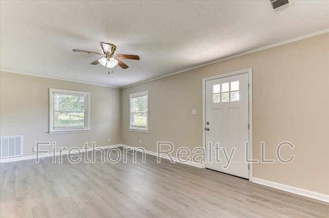 Building Photo - 924 Royalette Ave