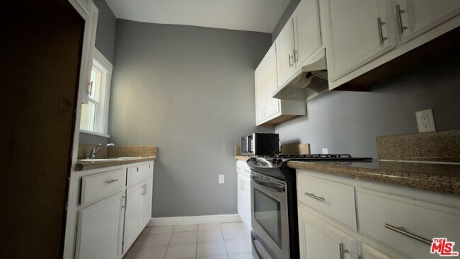 Building Photo - 1820 S Highland Ave