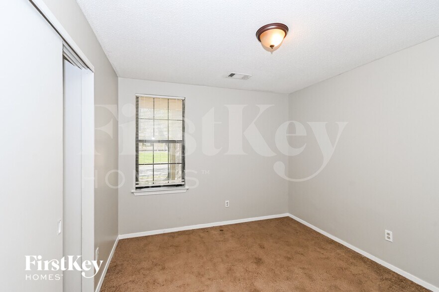 Building Photo - 5765 Ashridge Pl