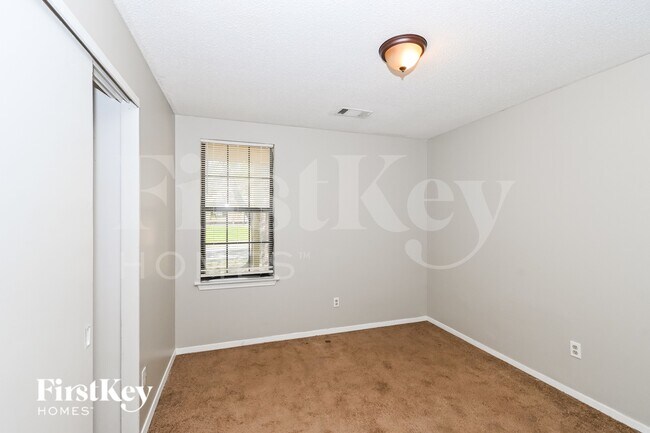 Building Photo - 5765 Ashridge Pl