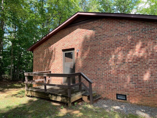 Building Photo - 352