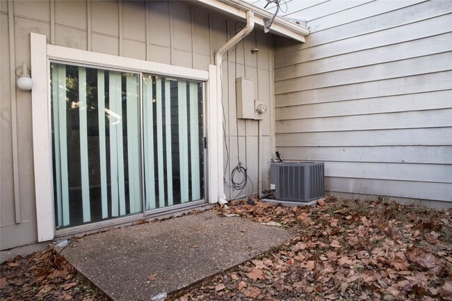 Building Photo - 7075 Greenway Chase St