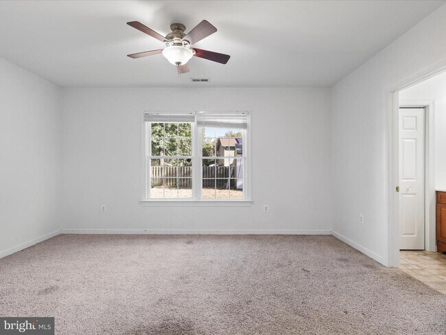 Building Photo - 8 English Oak Cir