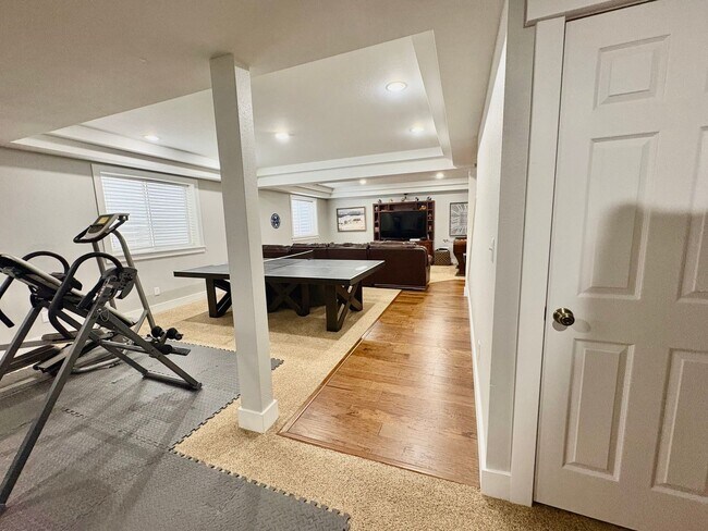 Building Photo - Stunning Home with ~4,000sqft of Living Space In a Great Location!