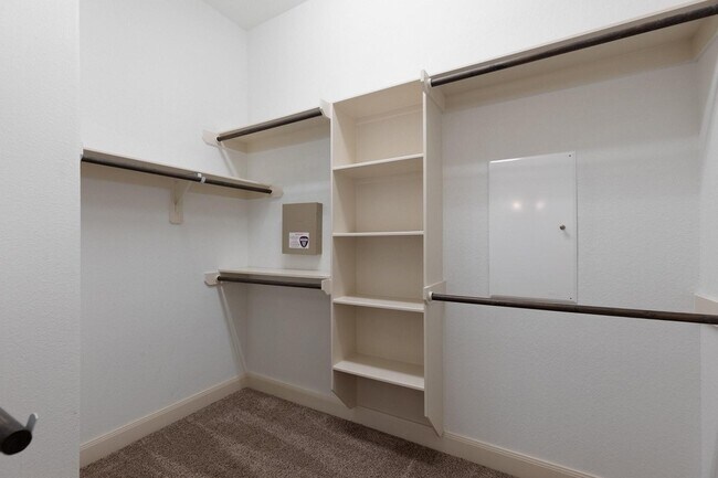 Building Photo - 28006 Laurel Garden Ln